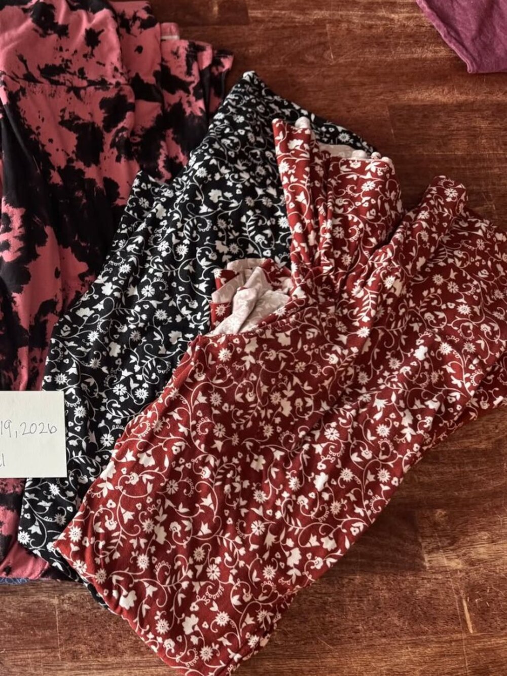 Kantha Bae Open Hands Burgundy and white ruffle bells - Picture 2 of 3